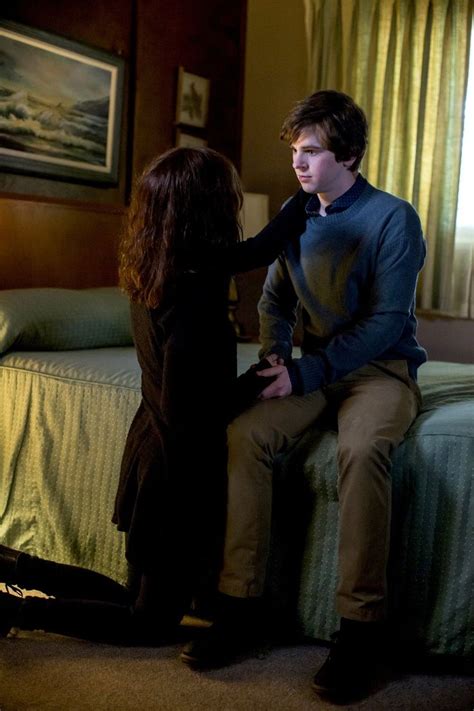 Norman And Bradley Bates Motel Norman Bates Motel Freddie Highmore