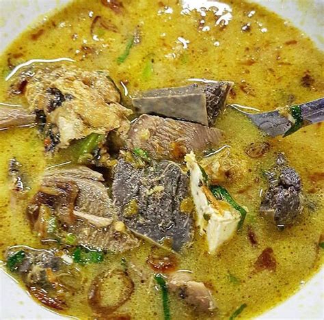 rekomendasi wisata kuliner khas bogor soto kuning pak