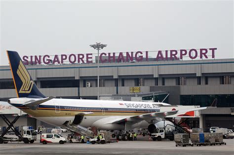 singapores changi airport retain title  worlds  airport