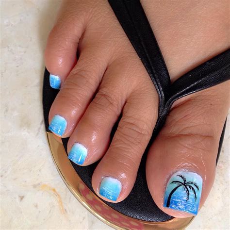 beach toe nail art