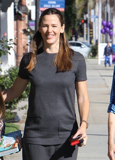 Pin For Later Jennifer Garner Flashes The Biggest Smile During A Sweet