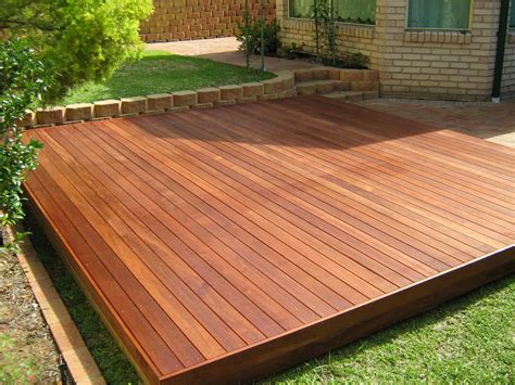 backyard style tips  building  floating deck