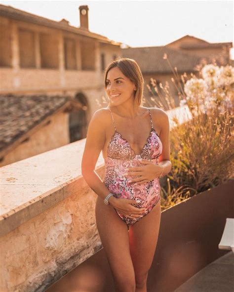 Claudia Dionigi Barefoot Pregnant Selfie 6 Photos The Fappening