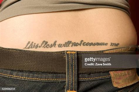 Waistline Tattoos Fotografías E Imágenes De Stock Getty Images