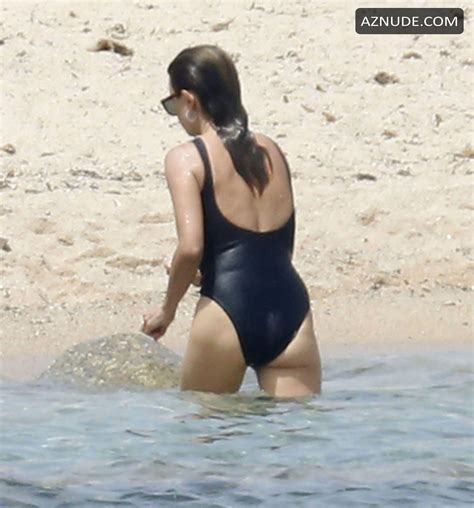penelope cruz sexy enjoys a day with javier bardem at the beach in