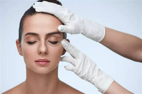 discover   eye lift  patients   youthful  cosmetic