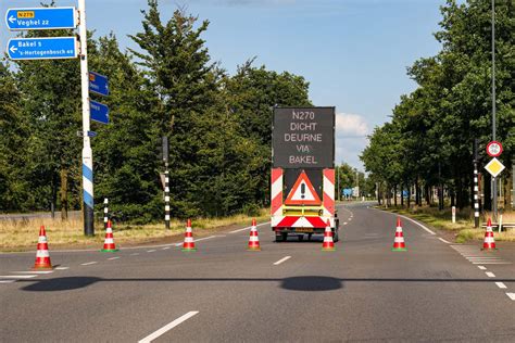 wegdek van  tussen helmond en deurne komt halve meter omhoog foto ednl