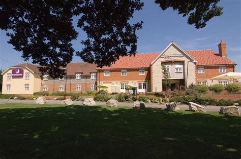 premier inn petersfield hotel hotels  petersfield gu bs