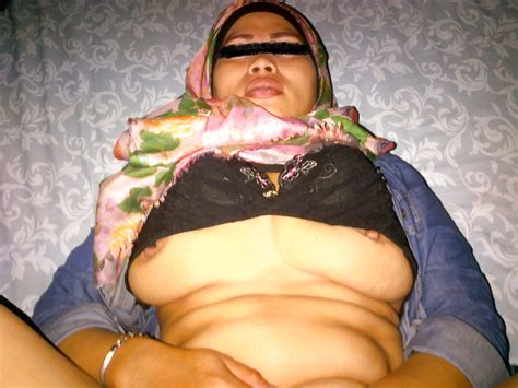 indonesian hijab jilbab milf fucked 13 pics xhamster