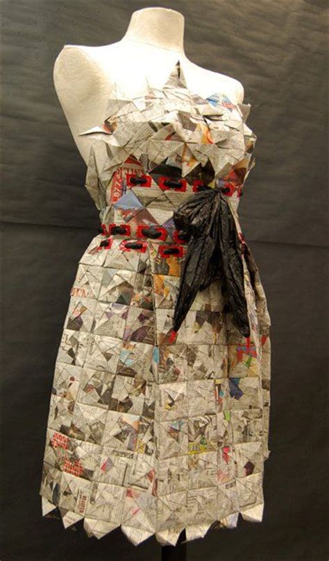 vestido de papel de periódico de casey hansel vestidos hechos con reciclaje pinterest