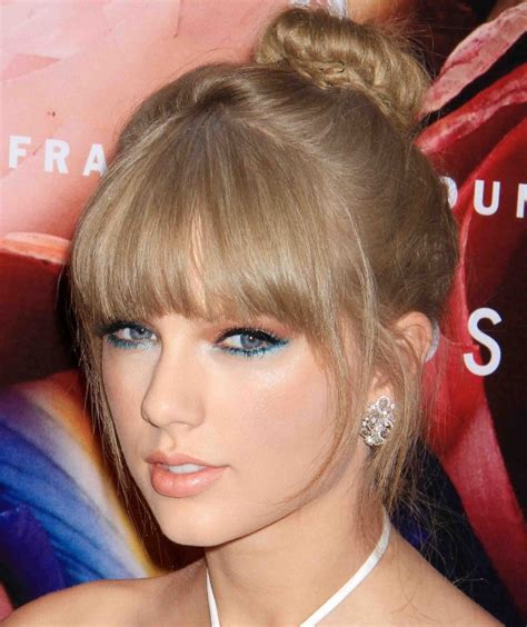 Taylor Swift S Most Magical Beauty Looks Look