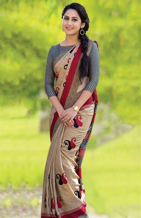 die besten 25 latest sarees ideen auf pinterest blusenschnitte muster sari blusen und