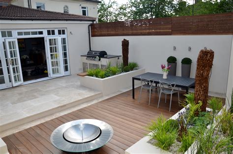 modern garden design outdoor room  kitchen seating hardwood screen