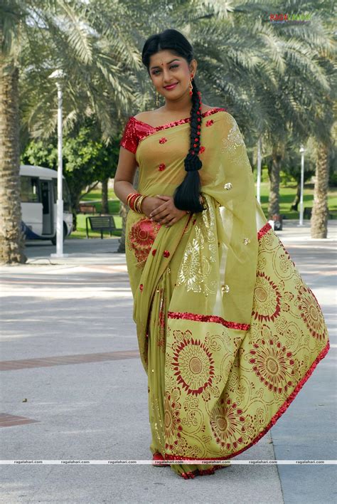 film actress photos meera jasmine hot in green saree