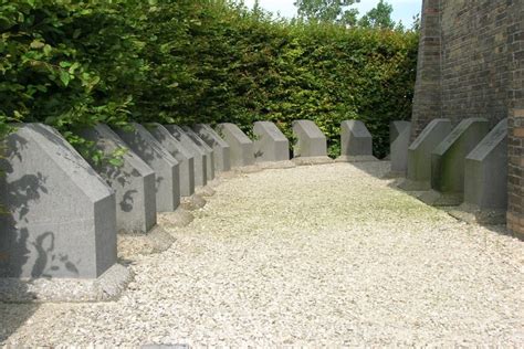 gedenkstenen belgische regimenten stuivekenskerke stuivekenskerke diksmuide tracesofwarnl