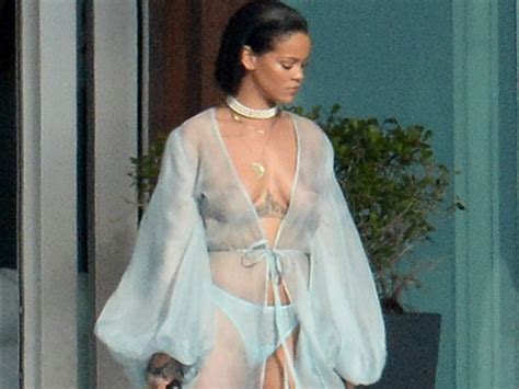 rihanna shows her tits and ass on the set of her new porno