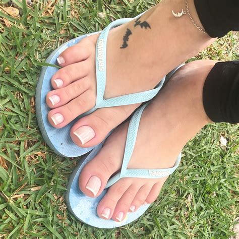 girl s feet lover — i love the feet in flip flops