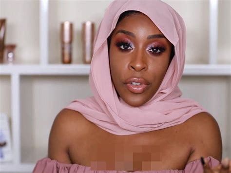 viral foto youtuber pakai jilbab tapi berbaju seksi netizen heboh