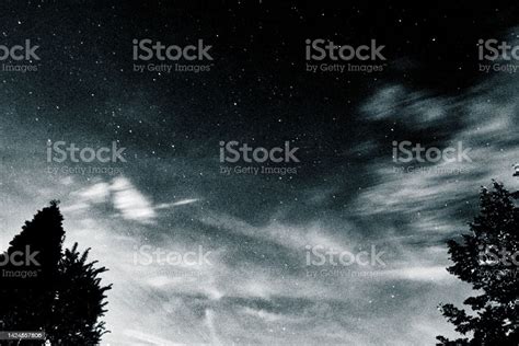 밝은 리 쾰른 근처의 흑백 사진으로 별이 빛나는 하늘 0명에 대한 스톡 사진 및 기타 이미지 0명 경관 과학 Istock