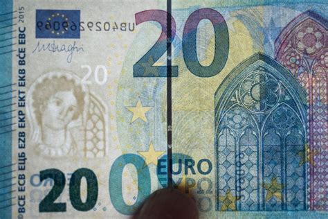 neuer  euro schein fenster fuer mehr sicherheit die welt