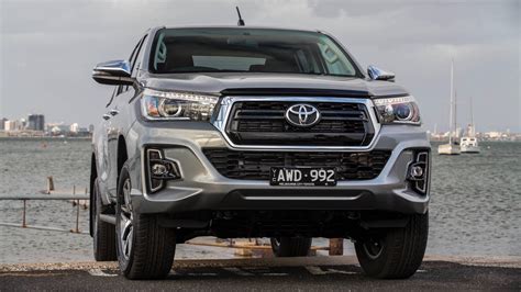 toyota hilux sr  sr earn  front styling chasing cars
