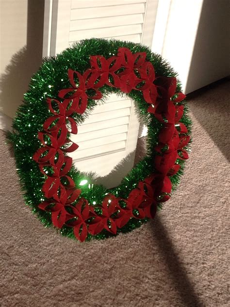 christmas wreath made out of toilet paper roll cardboard