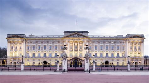 royal family     palaces  estates  royals call home