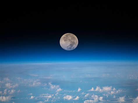 full moon pictures  outer space pics international space station shares pictures  full