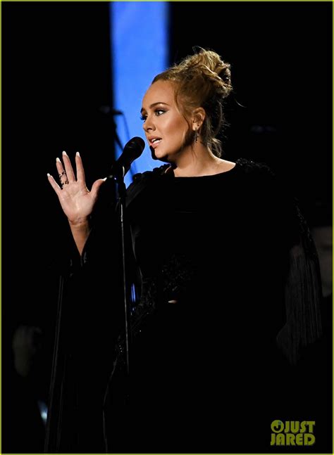 adele receives standing ovation for george michael tribute