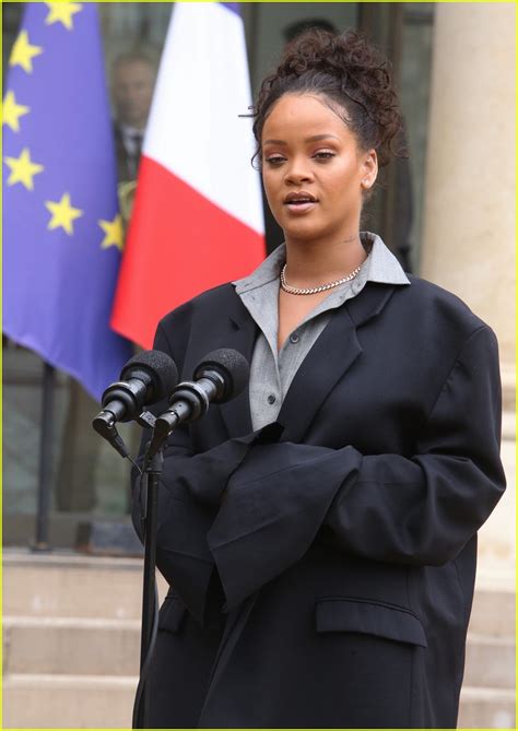 full sized photo of rihanna responds to body shamers who call her too