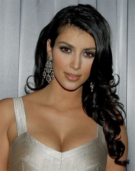 hollywood actress kim kardashian has a nice photo cleavage cinephotoglitz