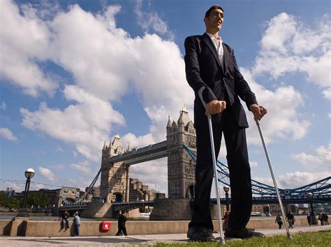 worlds tallest man sultan kosen stops growing photo  pictures