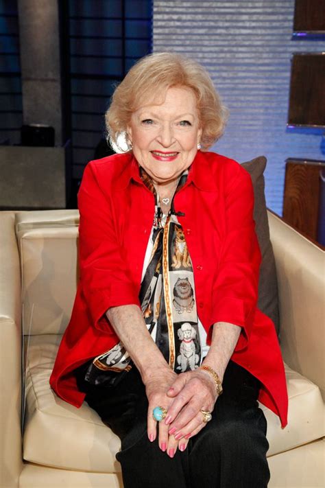 betty white dead legendary golden girls actress dies aged 99 big