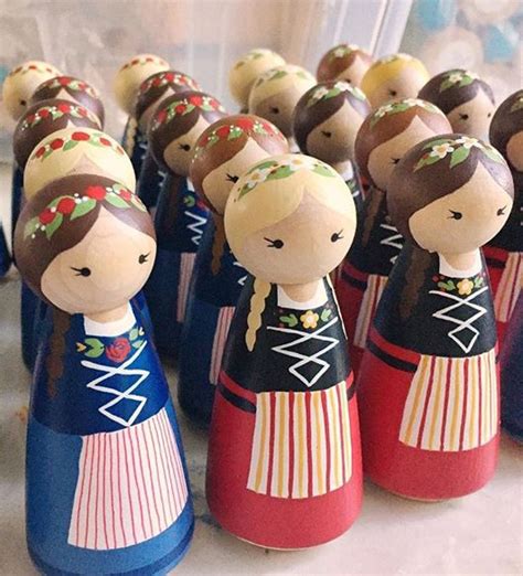 wooden swedish figures traditional dress peg dolls wood peg dolls