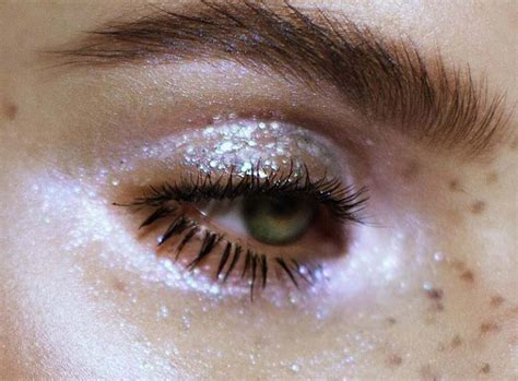 glitter eye makeup tips applying removing and wearing sparkly eyeshadow
