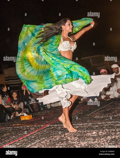 Bailarina De Dubai Fotografías E Imágenes De Alta Resolución Alamy