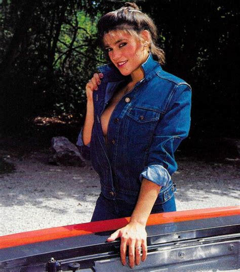 22 stunning photos show the sexy models of 1980s autobuff magazine vintage news daily