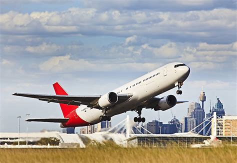 busiest airports  australia worldatlas