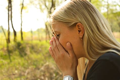 are you itching sneezing and tearing it s allergy time — again health essentials from