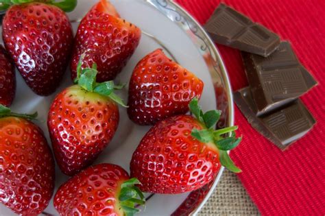 valentine s day ideas chocolate covered strawberries