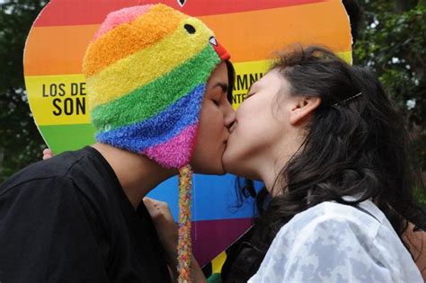 Heres What It Means To Be A Demi Romantic Asexual Agender Teen Huffpost
