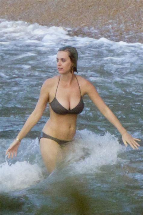 katy perry shows tits in wet bikini ~ news celebrities