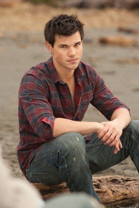 taylor lautner so hot why is he getting older he should just wait until i turn like 20 then