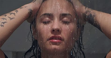 Demi Lovato Goes Nude And Makeup Free For Vanity Fair