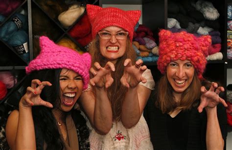 หมวก pussyhat สัญลักษณ์การต่อสู้ของผู้หญิงยุคใหม่ nylon