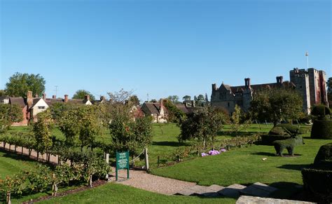 Spotlight On The Garden Anne Boleyns Orchard Hever Castle