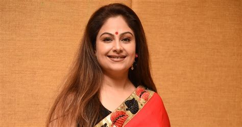 ayesha jhulka one of the best former actresses in bollywood film industry