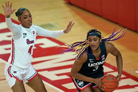 Playing For Him Now Uconn S Aaliyah Edwards Draws From Lessons