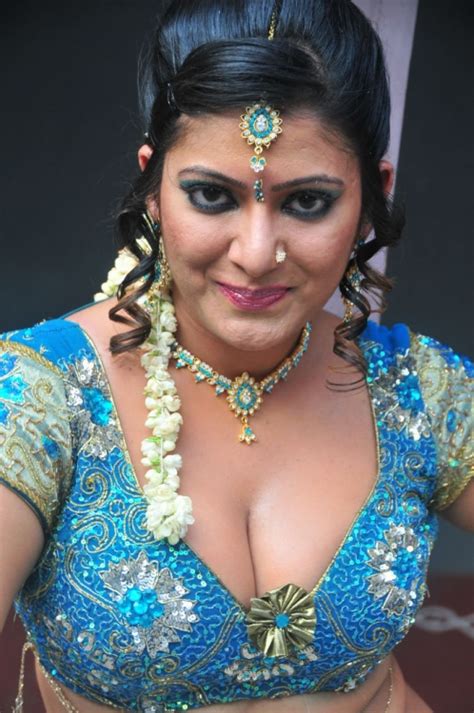 south actress taslima sheik latest hot cleavage and navel show photos spicy imagelite mobile