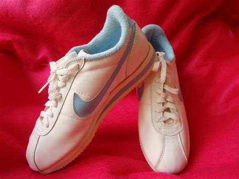 nike vintage  sneakers leather womens tennis track shoes